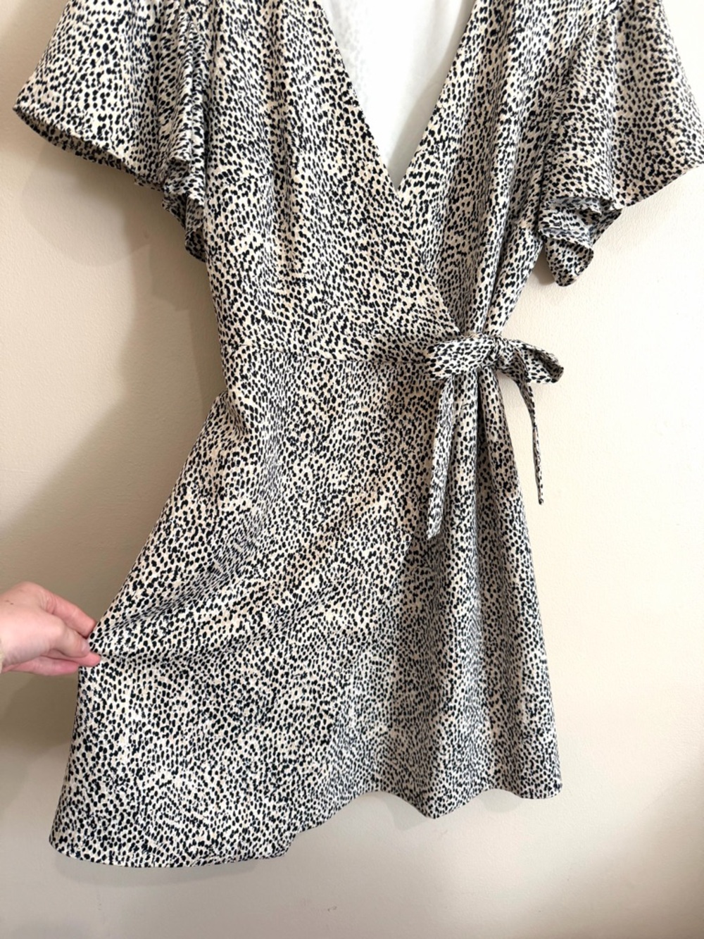 Club Monaco Flutter Sleeve Geovanna Wrap Mini Dress Mini Leopard Print Sz 8 - Picture 4 of 15
